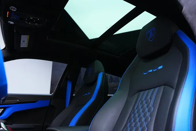 Lamborghini Urus S Blue