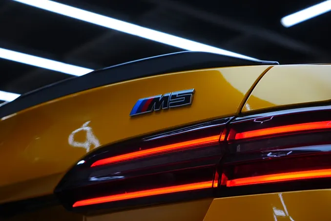 BMW M5 G90 Yellow