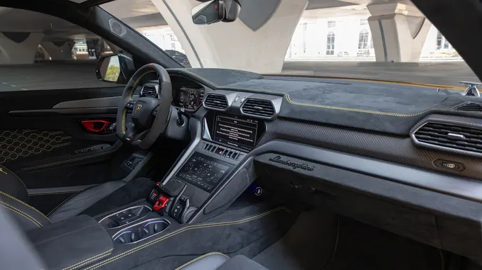 Lamborghini Urus Performante Yellow