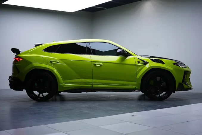 Lamborghini Urus Mansory Green