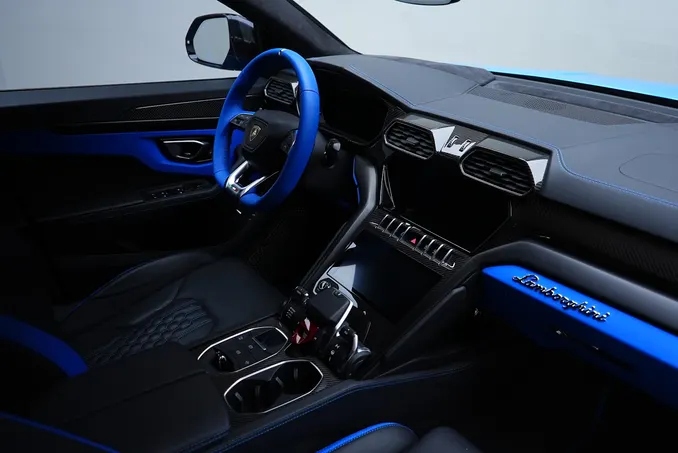Lamborghini Urus S Blue